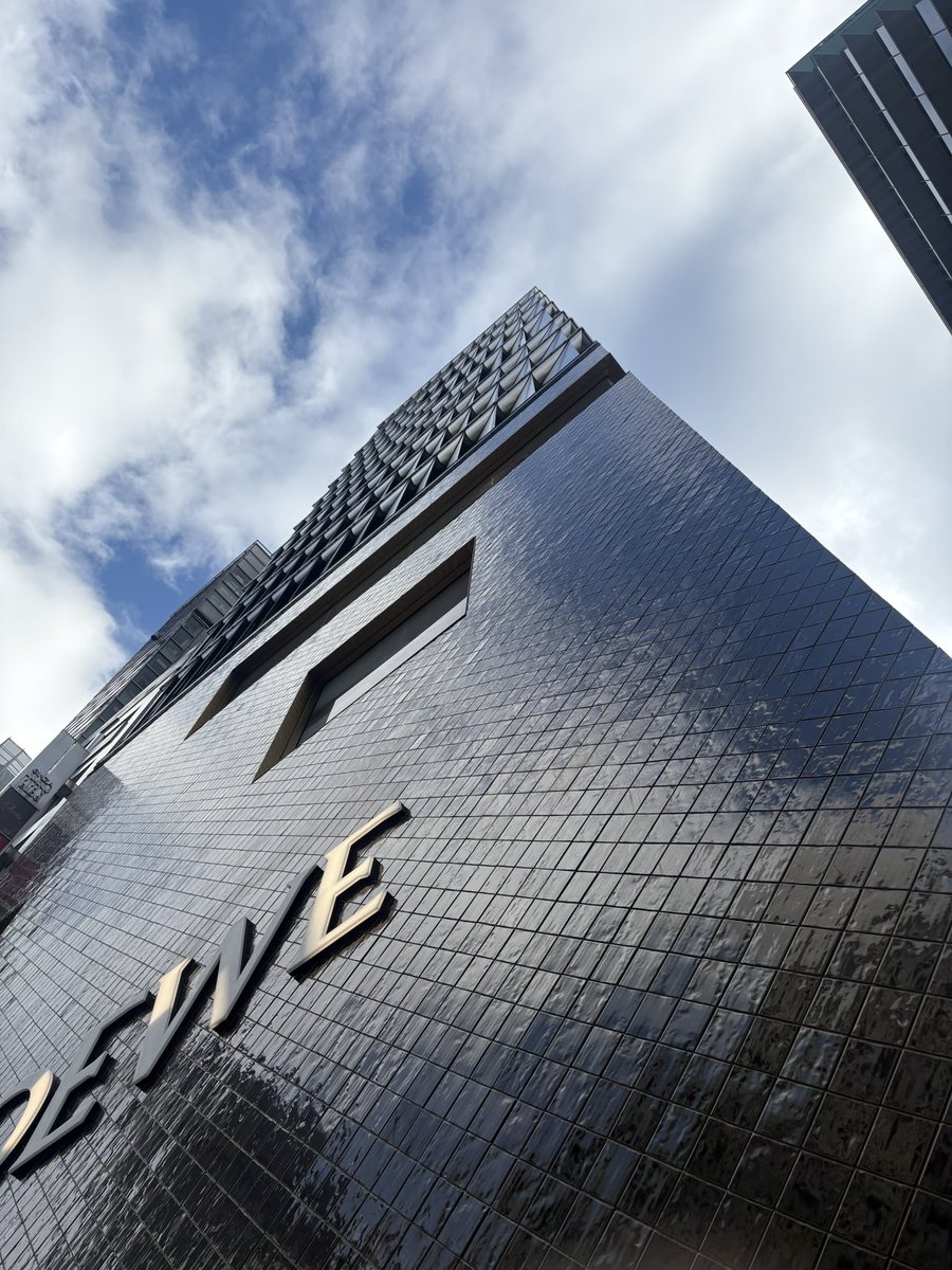 umu_designInc's tweet image. 今日は酉の市⛩️
熊手の新調です。🐻
お天気も良きようで、一安心。

#umudesignInc.
#丗SOU
#世SOU