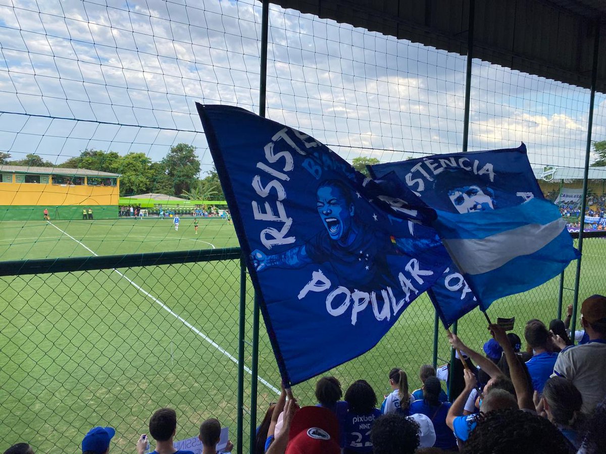 rap_cruzeiro's tweet photo. Bandeiras da RAP no jogo que marcou a conquista de mais um título mineiro pelas Cabulosas!
#LiberdadePraTorcer #LoBorges #CulturadeArquibancada #BolsonaroPreso https://t.co/6YKTz9cq2D