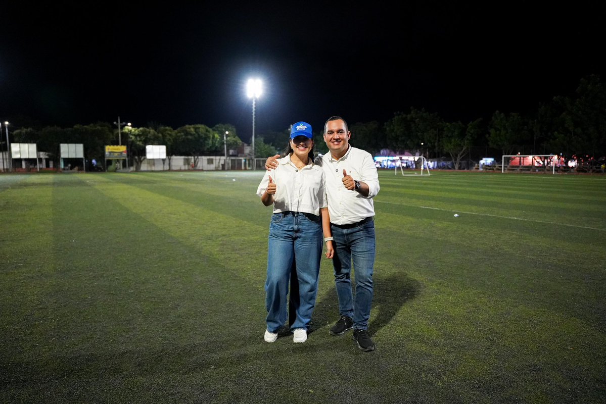 DanielRestrepoC's tweet image. Visitamos la cancha sintética Vallesters, en la Ciudadela La Libertad en Cúcuta; un espacio que como equipo ayudamos a gestionar hace 10 años.

Hoy sigue siendo un ejemplo de nuestro compromiso con el deporte, la transformación social y el desarrollo de los territorios. 💙⚽