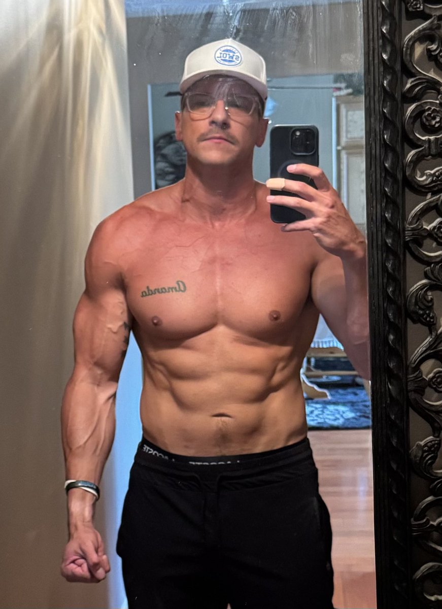 Lawrence | SwolLyfe tweet media