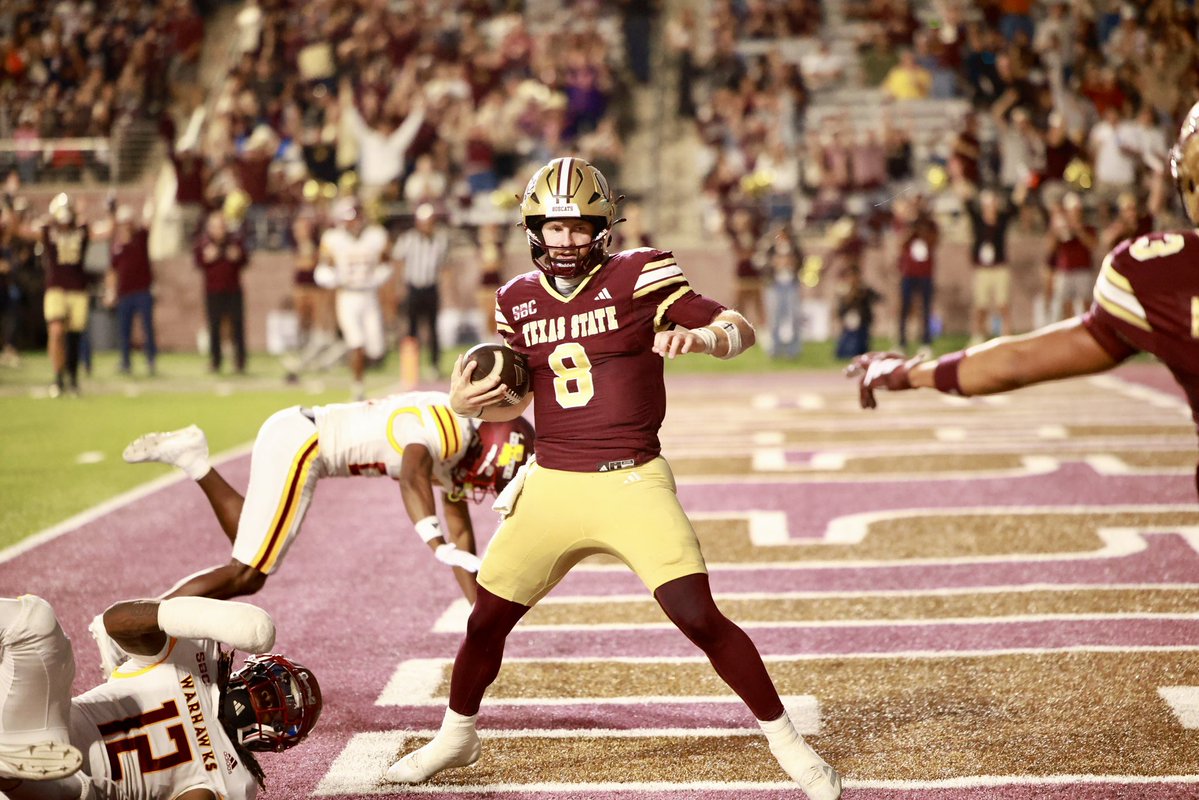 GoldenTXST's tweet image. Texas State overcomes a rough first half to beat the Warhawks 31-14. 

Need just 1 win for bowl eligibility now. 

#EatEmUp #LightTheStar
@RoyBurkhart3
