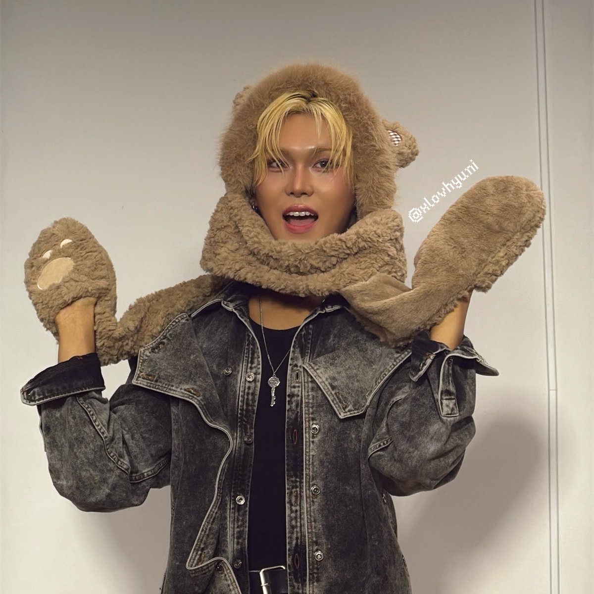 xlovhyuni's tweet image. 251122 점프업 팬싸 

hyunibear 🧸🤎

#현 #엑스러브 #hyun #xlov