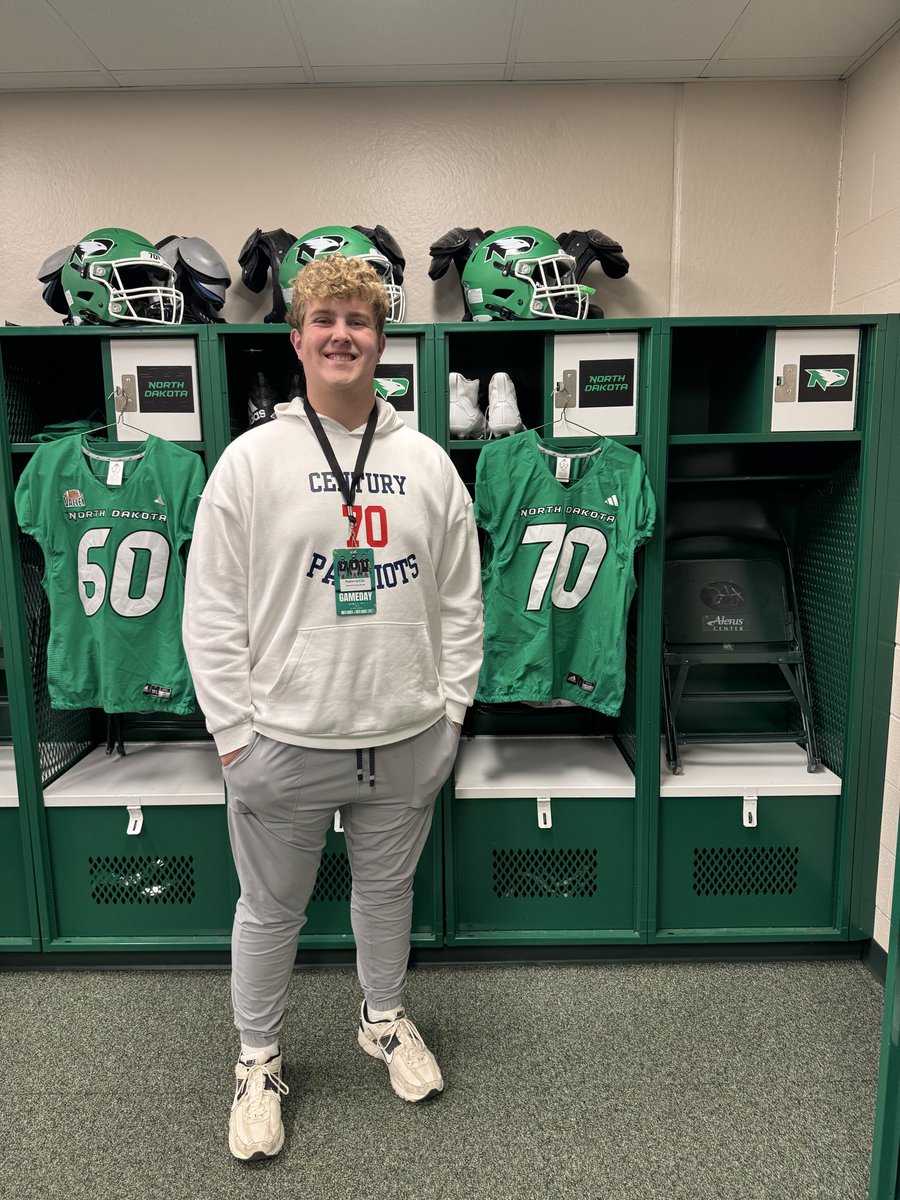 Had a great time <a href="/UNDfootball/">North Dakota Football</a>! Thank you <a href="/JosephDotty14/">Joey Dotty</a> for the game day invite! Thank you to all the coaches that I got to meet and talk to!

<a href="/Coach_SchmidtE/">Eric Schmidt</a> <a href="/TrevorOlson62/">Trevor Olson</a> <a href="/IsaacFruechte14/">Isaac Fruechte</a> <a href="/ghaugii7/">Gordie Haug</a> <a href="/CoachWilk0/">Keaton Wilkerson</a> <a href="/DuckettOfficial/">Darnell Duckett</a> <a href="/WingenbachRon/">Ron Wingenbach</a> <a href="/ol_gapdownFB/">Gap Down - OL Football</a>