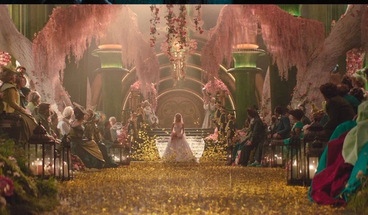 ik this scene was so symbolic but how do i explain to my future husband that i want a glinda wedding