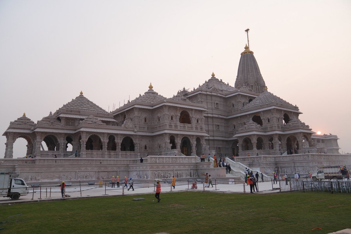 GopalGurjar97's tweet photo. जय श्रीराम🙏

अयोध्या में प्रभु श्रीराम का मंदिर आज अपनी पूरी भव्यता के साथ खड़ा है। ✨🛕

क्योंकि, वीर कारसेवकों ने भय के स्थान पर त्याग को चुना और भक्तों ने मौन के स्थान पर धर्म को और अब 25 नवंबर को मंदिर में धर्म ध्वजा की स्थापना होने जा रही है।🚩 https://t.co/TrYT7yO3lK