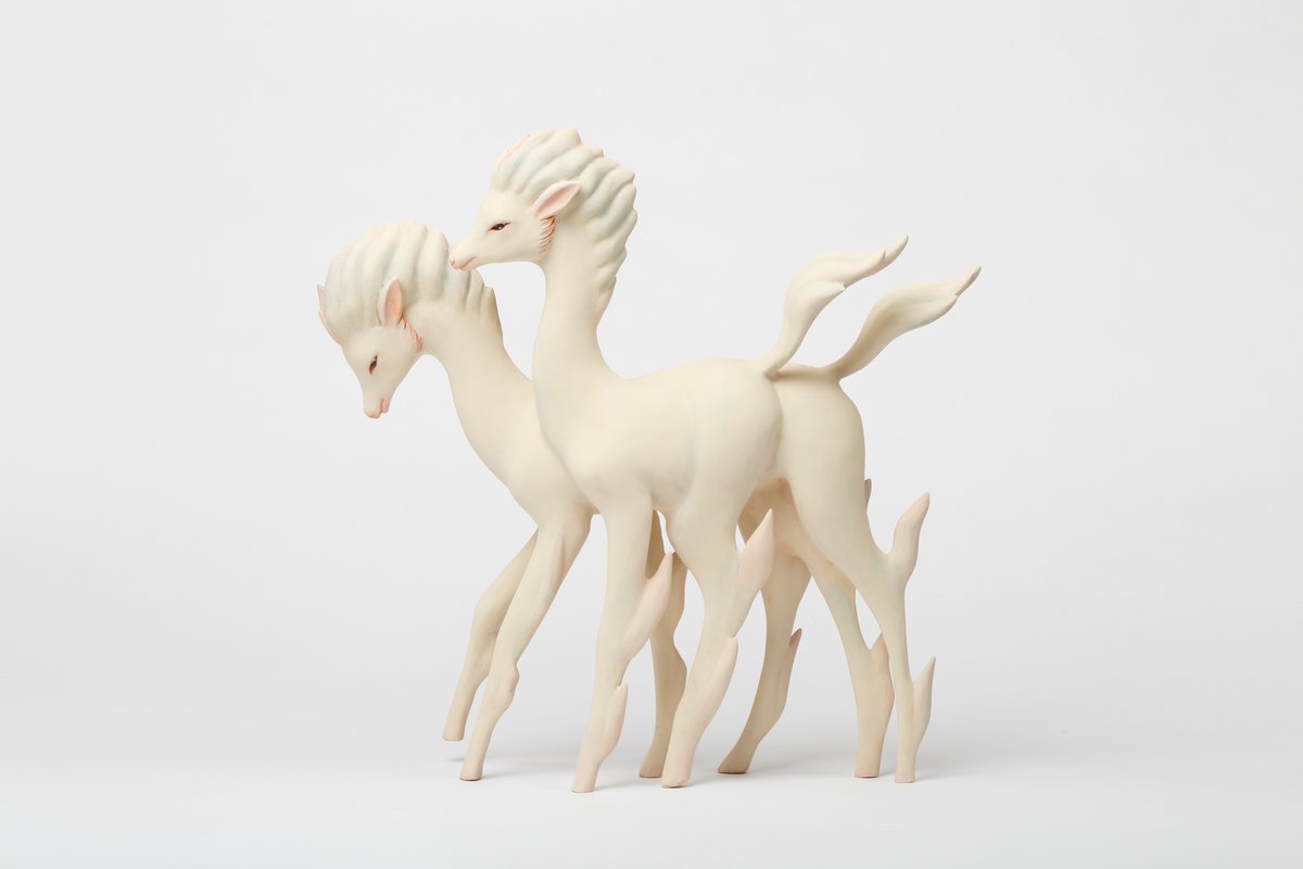 《二つの虹》2021年
コロナ渦の外出自粛期間明けの頃、雨上がりの空に二重の虹がかかるのをみて救われた気持ちがしました。