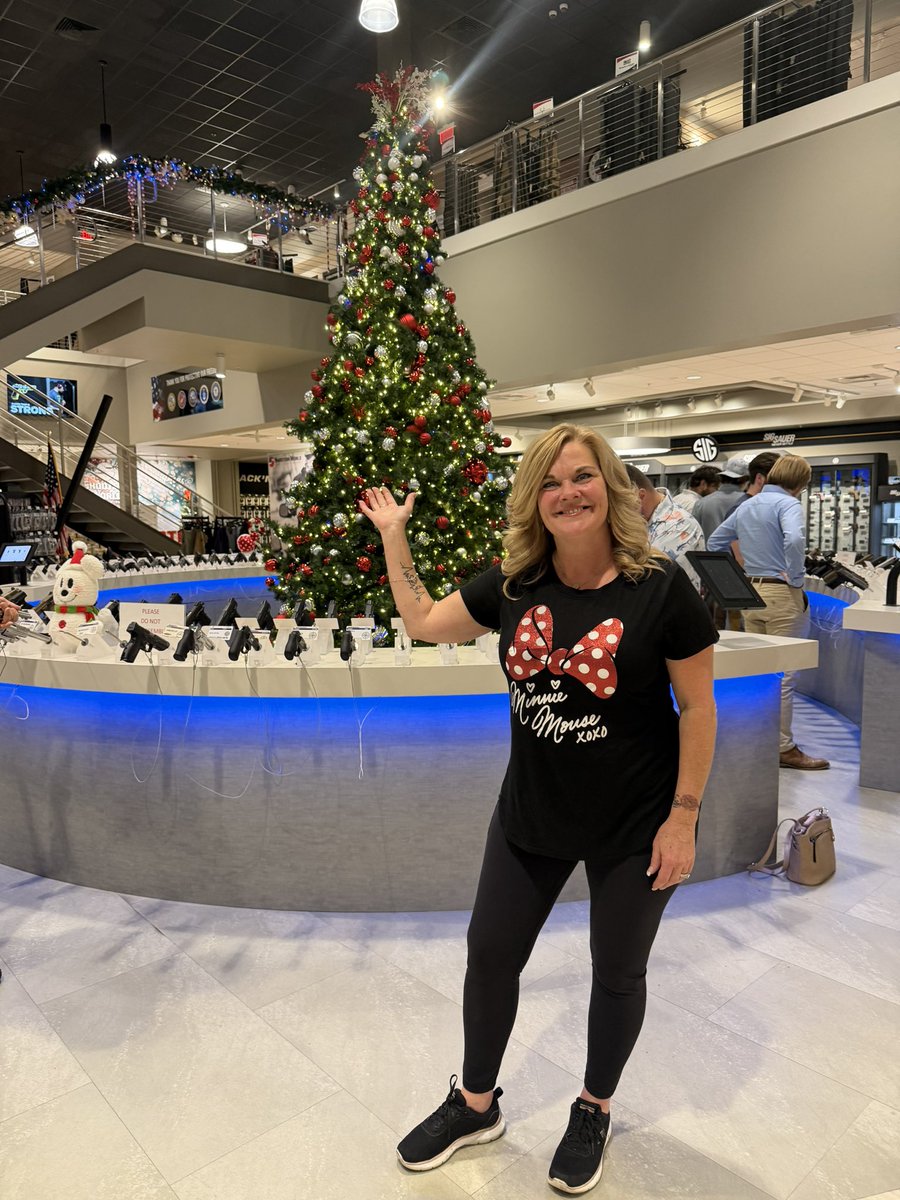 TWilsonOttawa's tweet image. Enjoying a little freedom … 🇨🇦❤️🇺🇸 LFG!!! @ Shooters World #Merica 🗽