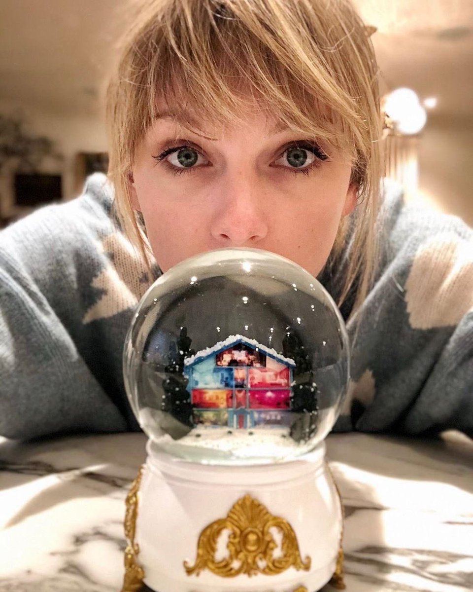 LadyNajaGirl's tweet image. It’s nearly that time of year again 💁🏼‍♀️✨ #Swiftmas