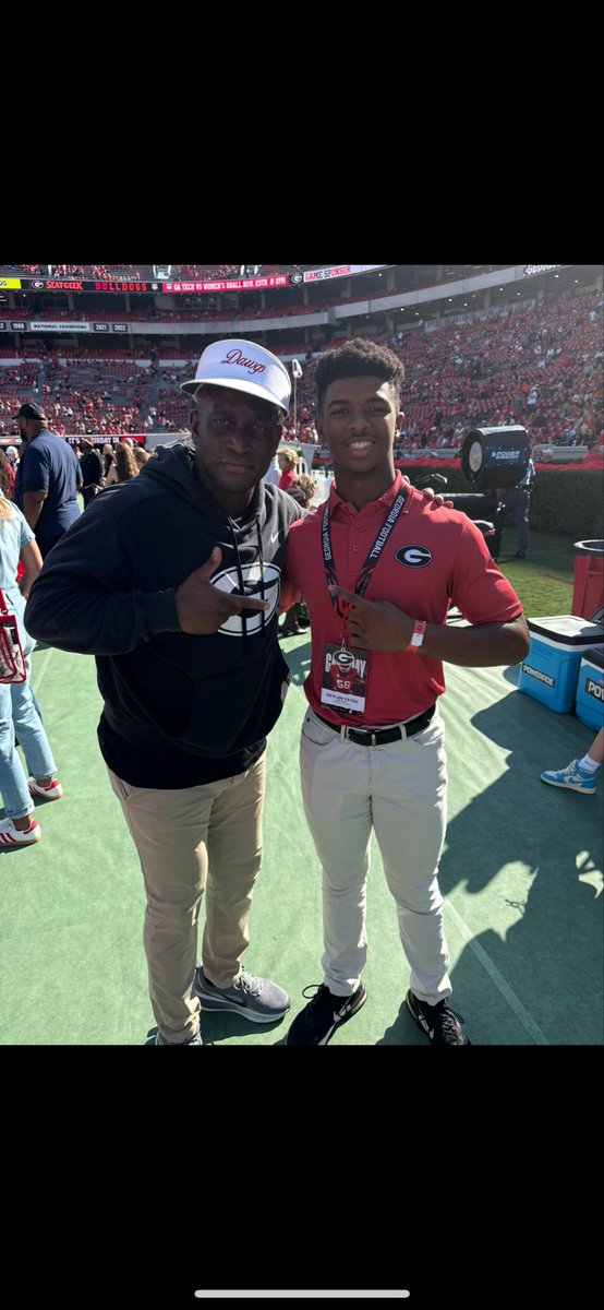 KeylanYates2029's tweet image. Got the opportunity to meet some incredible coaches in Athens today! 
Thank you guys for having me! It was definitely something I will never forget! Go dawgs!
@KirbySmartUGA @CoachSchuUGA @Coach_TRob @CoachDee_UGA @JEllisUGA @RustyMansell_ @MattDeBary @CoachFosterPC