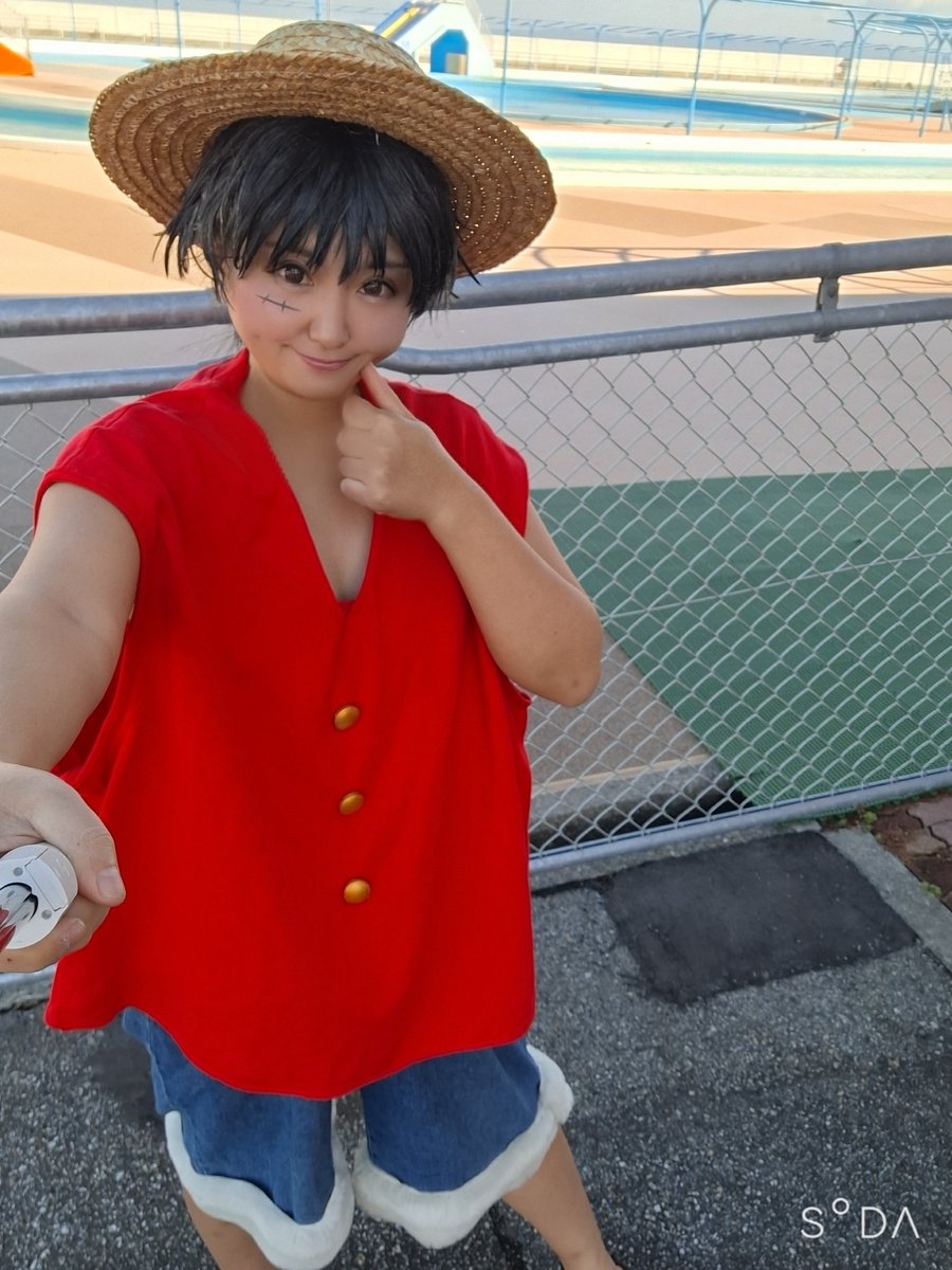 hasep64134397's tweet image. 昨日は初期ルフィでワンピース併せ！
ホッカイロ4枚貼ったし暖かい日だから寒くなかった！😁

コスプレ終わってから、子とシール交換からの乳歯とるのに悪戦苦闘😂😖💦
#こすみら