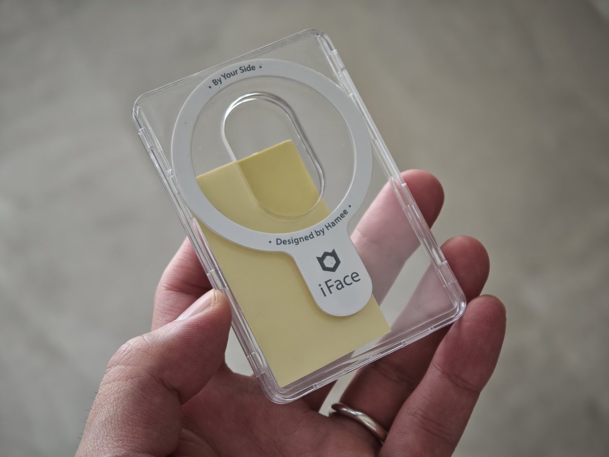 Paraph14's tweet image. iFaceの透明MagSafeカードケース、ステッカーとカードでそれぞれポケットがあって、好きな装飾できてめっちゃ可愛くて便利。

そしてトリニティのクリアケースはMagSafeリングが搭載されてないのにMagSafeが使えるという画期的なケース。

この組み合わせめっちゃ気に入った。