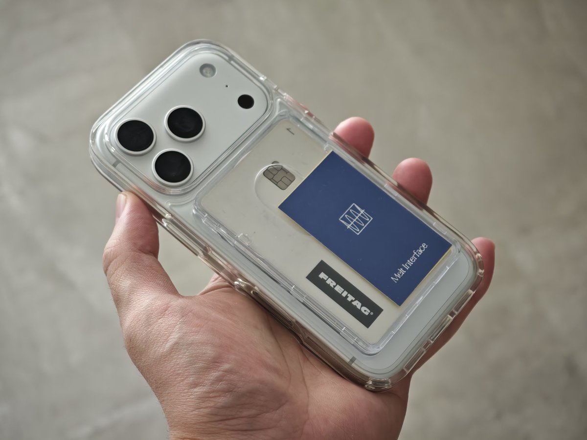 Paraph14's tweet image. iFaceの透明MagSafeカードケース、ステッカーとカードでそれぞれポケットがあって、好きな装飾できてめっちゃ可愛くて便利。

そしてトリニティのクリアケースはMagSafeリングが搭載されてないのにMagSafeが使えるという画期的なケース。

この組み合わせめっちゃ気に入った。