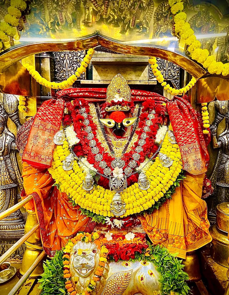 itzmishragirl's tweet image. माँ विंध्यवासिनी की इस दिव्य छवि में भक्तों के लिए प्रेम और करुणा बरस रही है…
माँ अपने भक्तों की झोली सुख, समृद्धि और सफलता से भर देती हैं।
नज़रें ठहर जाती हैं… और मन श्रद्धा से अपने आप ही उनके दरबार में झुक जाता है..!!

जय मां विंध्यवासिनी देवी 🙏🌺