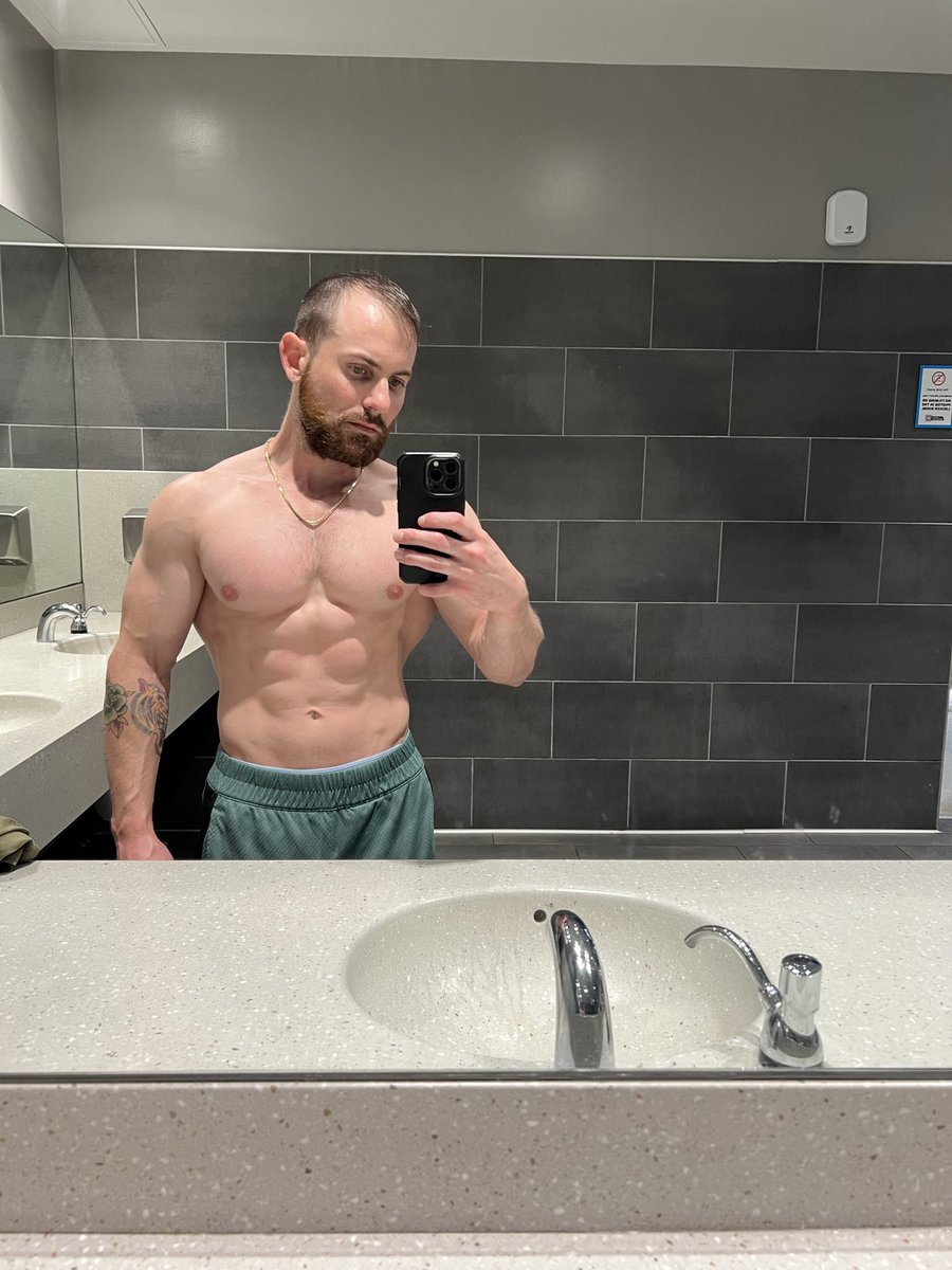 D_man11731's tweet image. #gym #motivation #modeling #fitness #FitnessJourney #gains #physique #Entrepreneurs #EntrepreneurMindset #fashion