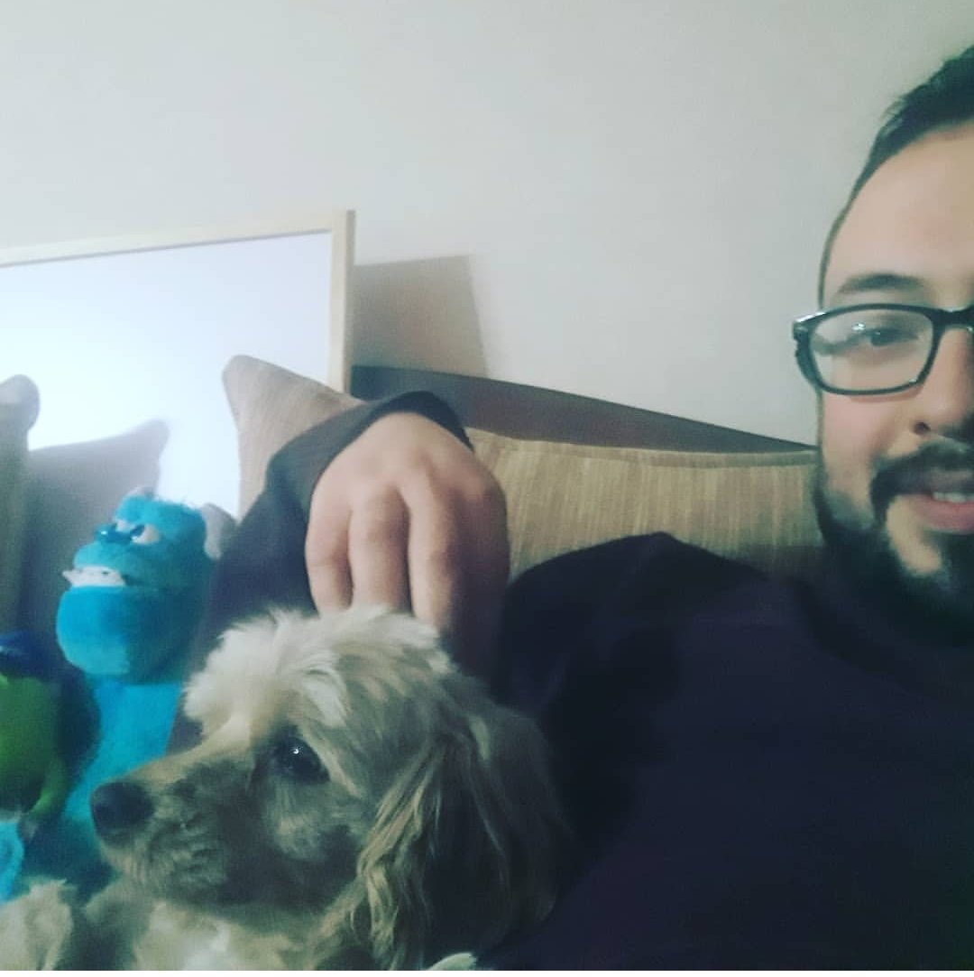 [AYUDA SAN MIGUEL STGO CL] Hace instantes el perro de la foto 1, que paseaba sin bozal, atacó y mató a nuestra perrita Pupi, en Av. La Marina 1240. Mucha gente lo vio. Necesitamos testigos, fotos, videos. Mi familia está devastada. Favor RT