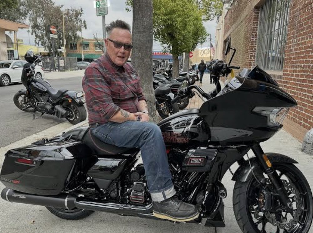 StuartJones's tweet image. Say that’s a nice bike @robertpatrickT2 #terminator #sonsofanarchy #likeforlikes #follow