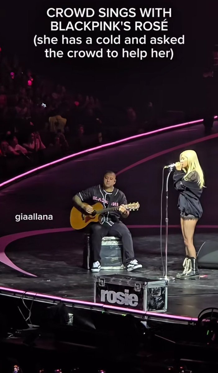 Asaruka_2j's tweet image. BP WORLD TOUR 
DAY-23 : BULACAN D1 

CROWD SINGS WITH
ROSÉ
(she has a cold and asked
the crowd to help her) 

🌹GET WELL SOON🌹
#DEADLINE_IN_BULACAN