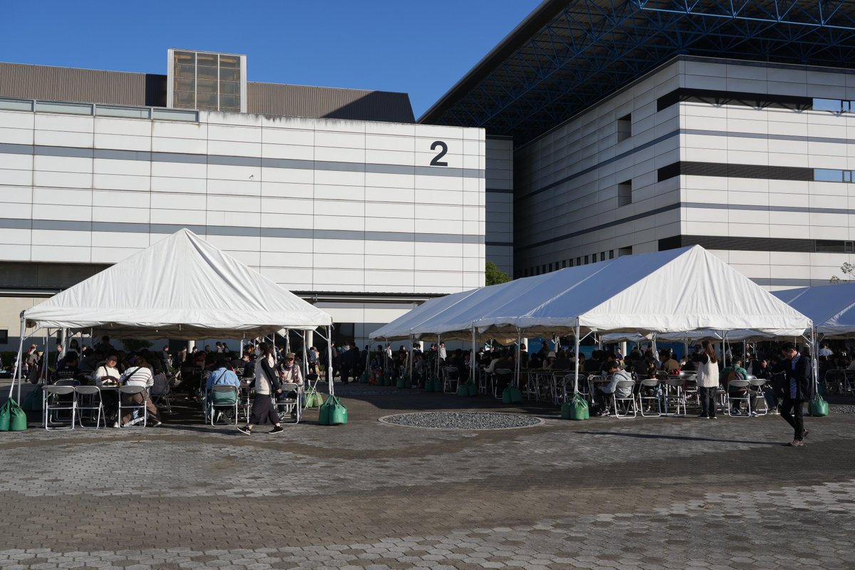 腹が減っては戦（モビショー）はできぬ
キッチンカーも充実しています。

ご当地グルメキッチンカーサミットとして全国のご当地グルメから海外グルメまで、約30台以上のキッチンカーが集結。

屋外休憩所もありますのでゆったり・お腹いっぱい食べて下さい！！

#モビショー #いこみゃあモビショー