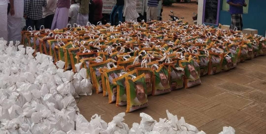 MalathiAIADMK's tweet image. எங்கள் அண்ணனை பற்றி #திமுக ஒருமையில் பேசுவதை வன்மையாக கண்டிக்கிறோம்.!!

எங்கள் அண்ணன் இரா.குமரகுரு அவர்கள் கொரோனா காலத்துல கள்ளக்குறிச்சி  மாவட்டமே ஸ்தம்பிச்சு நின்னப்போ…… 

எங்கள் மாவட்ட செயலாளர்  அண்ணன் இரா.குமரகுரு Ex.MLA அவர்கள்.!!

5 தொகுதிகளுக்கும் அரிசி, காய்கறி,…