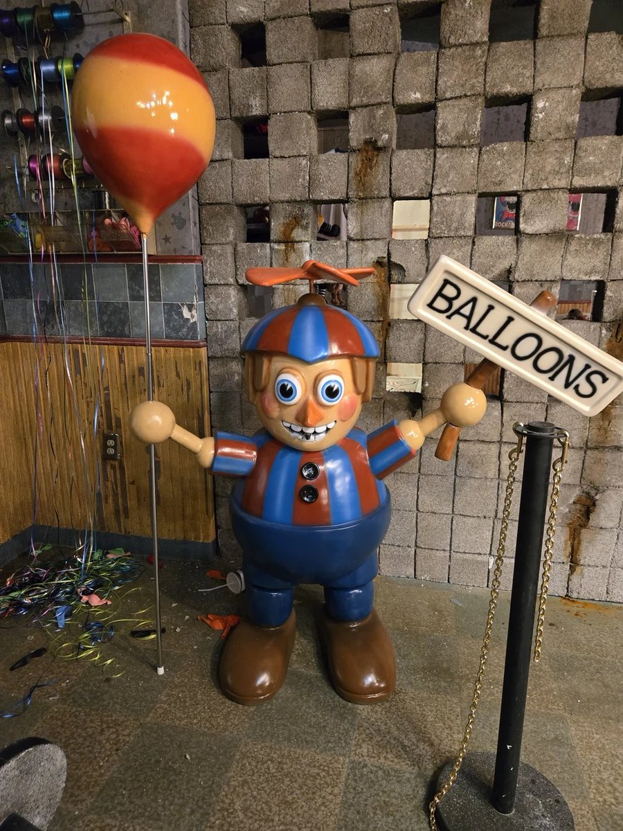 J_the_L_A_D_'s tweet photo. Call me crazy but I think the Blumhouse staff/Scott and Emma are fans of Balloon Boy https://t.co/vJmGe6tjcD