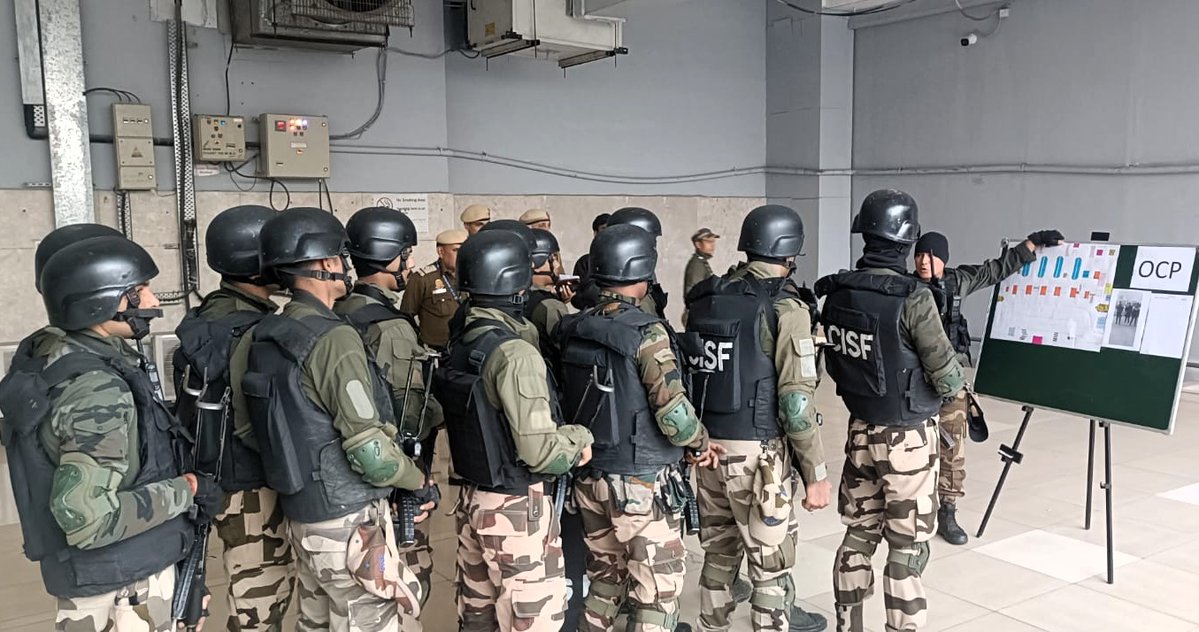 CISFAirport's tweet image. A Joint Counter-Terrorist Mock Exercise was conducted at #DelhiAirport with #CISF, #NSG &amp;amp; other key stakeholders to assess threat response, tactical preparedness &amp;amp; inter-agency coordination, ensuring readiness against emerging aviation security threats. @nsgblackcats @CISFHQrs