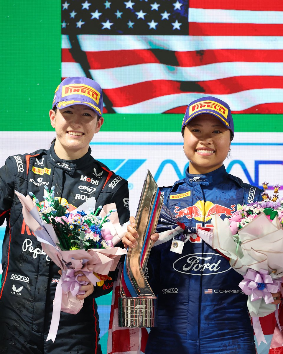 redbullracing's tweet image. Ending the season on a high! 🏆🏆

A perfect 1–2 finish for Chloe and Alisa👏

#F1Academy || #LasVegasGP 🇺🇸