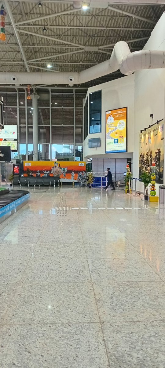 aaihbxairport's tweet image. ಹುಬ್ಬಳ್ಳಿ ವಿಮಾನ ನಿಲ್ದಾಣದಿಂದ 22/11/2025ರಂದು ನಿಗದಿಯಾದ ವಿಮಾನಗಳ ವಿವರ:
ನಿಗದಿತ ಆಗಮನ- 5
ಒಟ್ಟು ಪ್ರಯಾಣಿಕರು- 576
ನಿಗದಿತ ನಿರ್ಗಮನ- 5
ಒಟ್ಟು ಪ್ರಯಾಣಿಕರು-567
ನಿಮ್ಮ ವಿಮಾನಯಾನ ಸುಖಮಯವಾಗಿಸಲು ಸದಾ ನಿಮ್ಮ ಸೇವೆಯಲ್ಲಿ ನಿರತರಾಗಿದ್ದೇವೆ.
Total pax-1143 sked mov-10
#FlightUpdate
@AAI_Official @AAIRHQSR @aairedsr