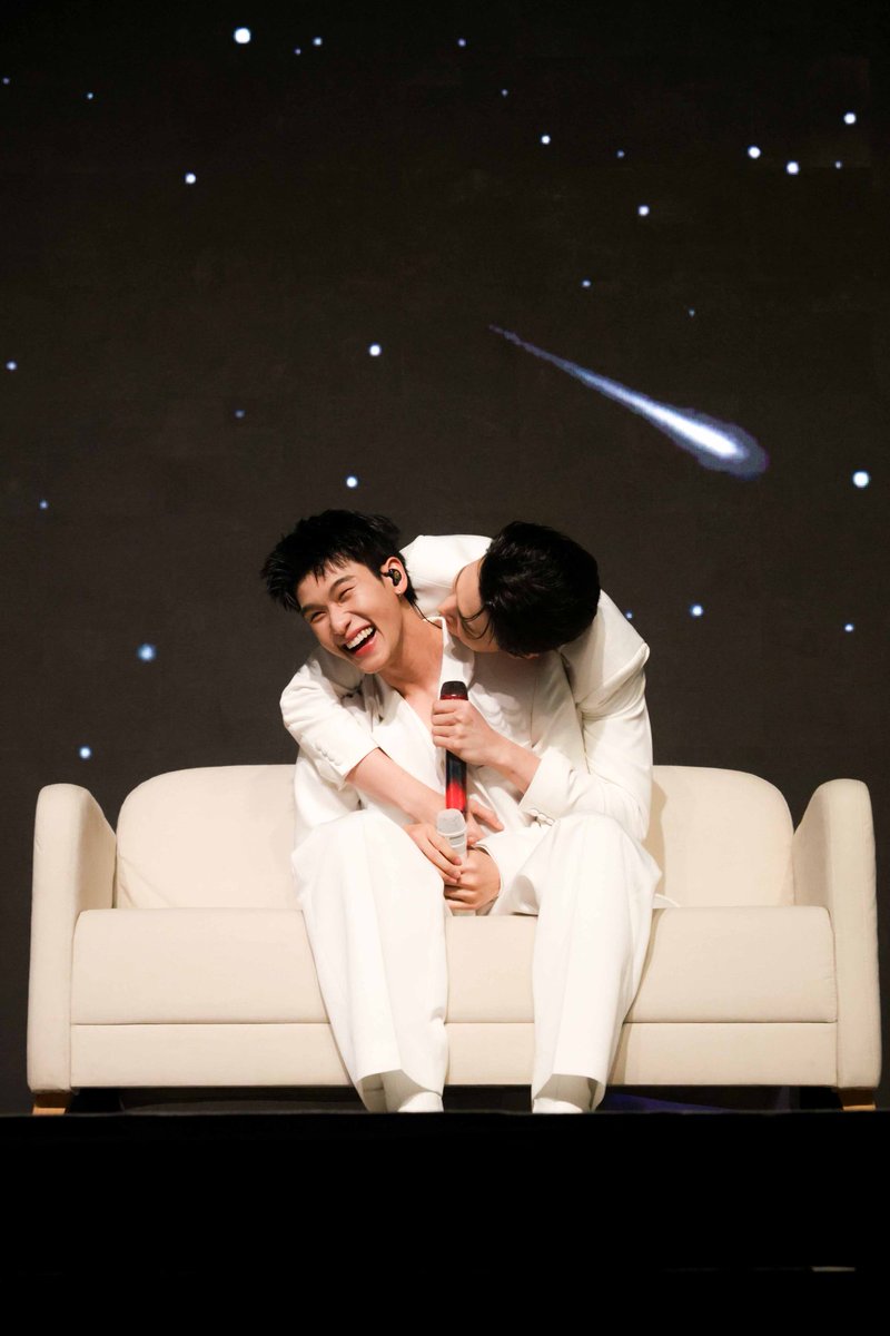 TOTOGABACK's tweet image. จบไปแล้วอย่างสมบูรณ์กับความรักระหว่างภีมและธันว์ แต่ของเรายังไม่จบนะ ขอบคุณทุกคนที่ร่วมเดินทางไปกับพวกเรานะคับ Good Memory with you you you 
🦖🚗⭐️
@oueiija 

THE WICKED FINAL GAME 
#เกมรักลวงตอนจบ