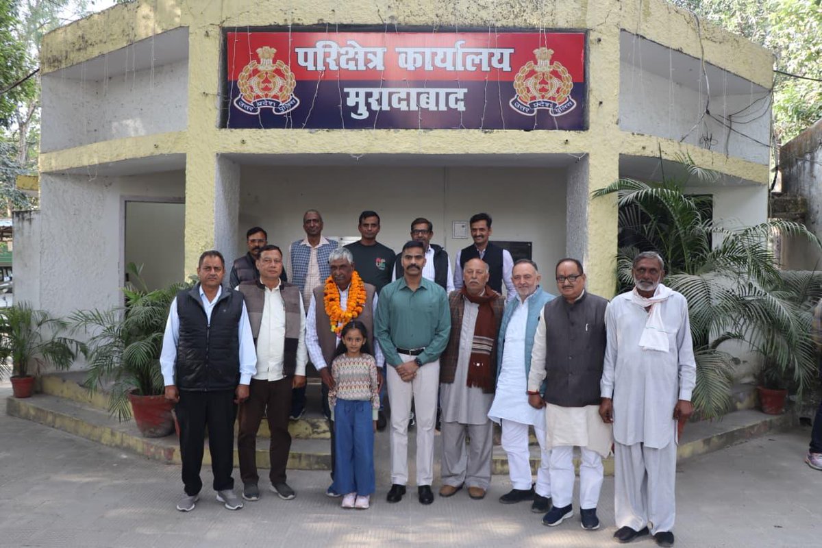 digmoradabad's tweet image. .@digmoradabad @IPSMUNIRAJ G द्वारा परिक्षेत्रीय कार्यालय में नियुक्त एच0सी0पी0 श्री महिपाल सिंह को अधिवर्षता आयु पूर्ण कर सेवानिवृत्त होने पर पुष्प-माला, अंग वस्त्र, स्मृति स्वरूप देकर अच्छे स्वास्थ्य एवं खुशहाल जीवन की शुभकामनाएं देते हुए विदाई दी गयी । 
#UPPOLICE