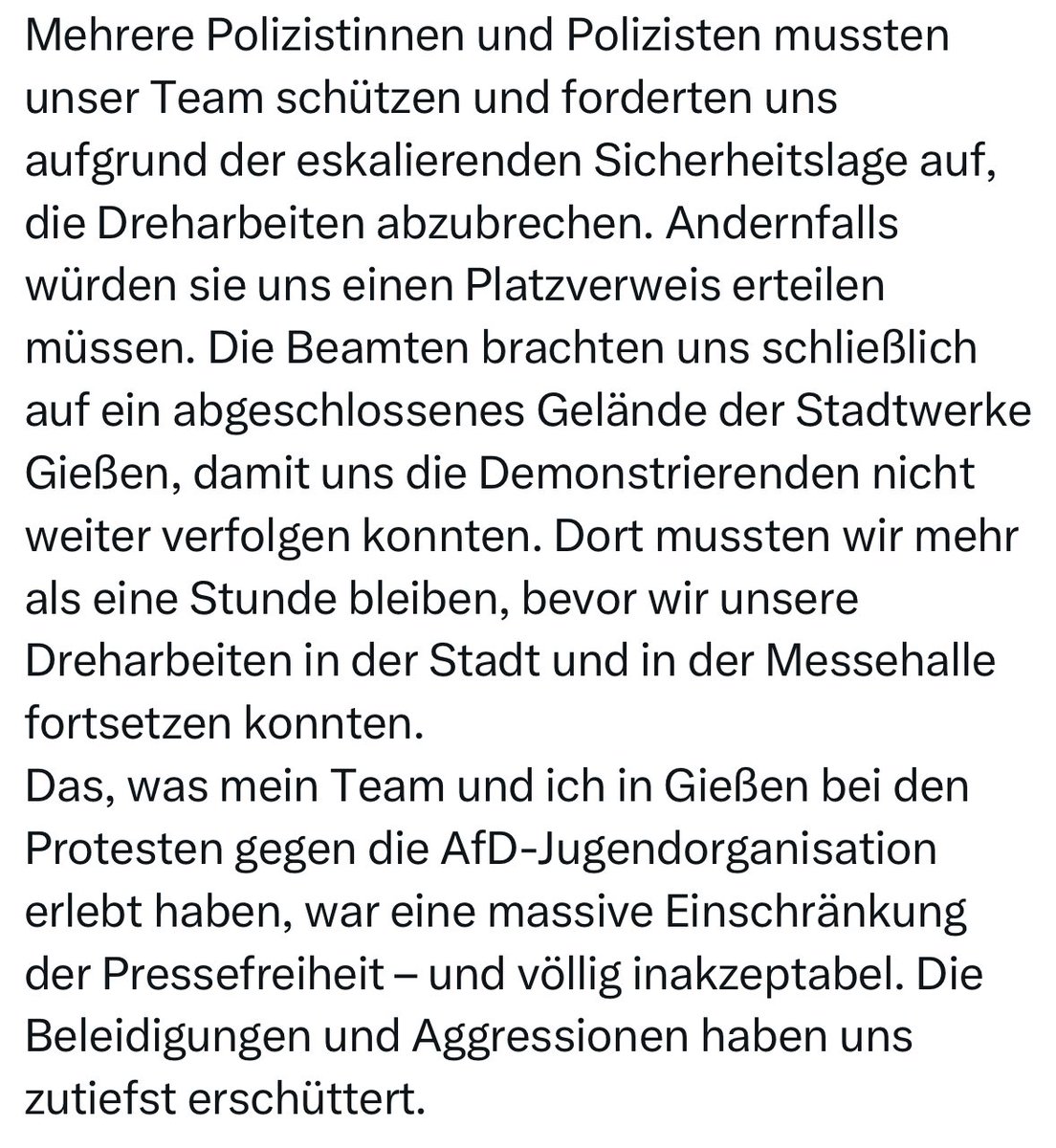 EberleSebastian's tweet image. Hunderte Linksextremisten wollten gestern in Gießen verhindern, dass ausgerechnet einer der fairsten und objektivsten Journalisten Deutschlands seine Arbeit machen kann. Ein absolut inakzeptabler Angriff auf die Pressefreiheit.