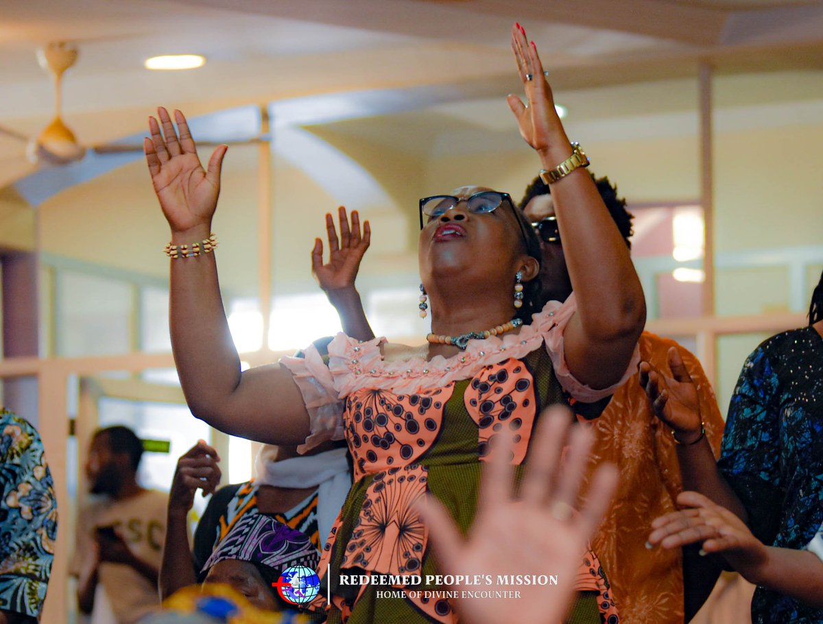RPMhqs's tweet photo. In this season of light, every cloud of darkness hanging over you is lifted. Oshimiri atata. 🙌🙌🙌
#Servicehighlights #Seasonoflight #Worshippers #RPMhqs https://t.co/imjG2mIgc1