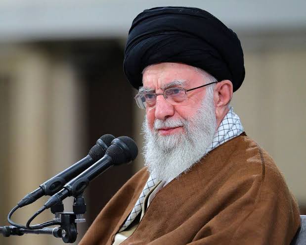 msahebkari's tweet photo. خودی و غیر خودی ندارد، دشمن رهبری گاهی در لباس روحانیت به میدان می‌آید. https://t.co/HcUzZjNiLl