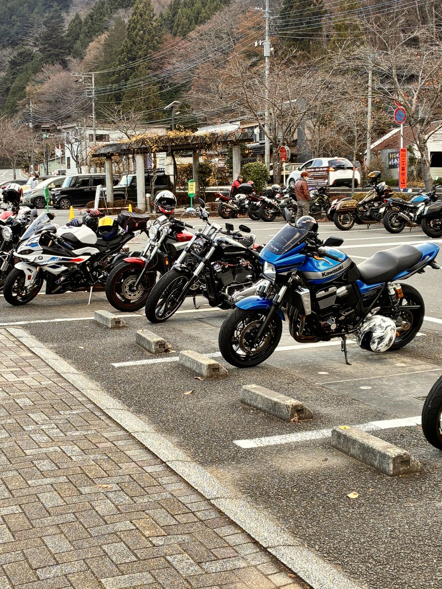 Fishing_RC's tweet photo. 今日は社内のウサギチーム（前回は亀さんチーム）に誘われて
8時出発
52号経由
奥多摩周遊道路
相模湖
山中湖
御殿場ICから東名高速道路
帰宅でした
総走行距離370km

B +COM2台と自分のASMAXも
無事に接続できて楽しいツーリングでした https://t.co/VWxlB4VCEK