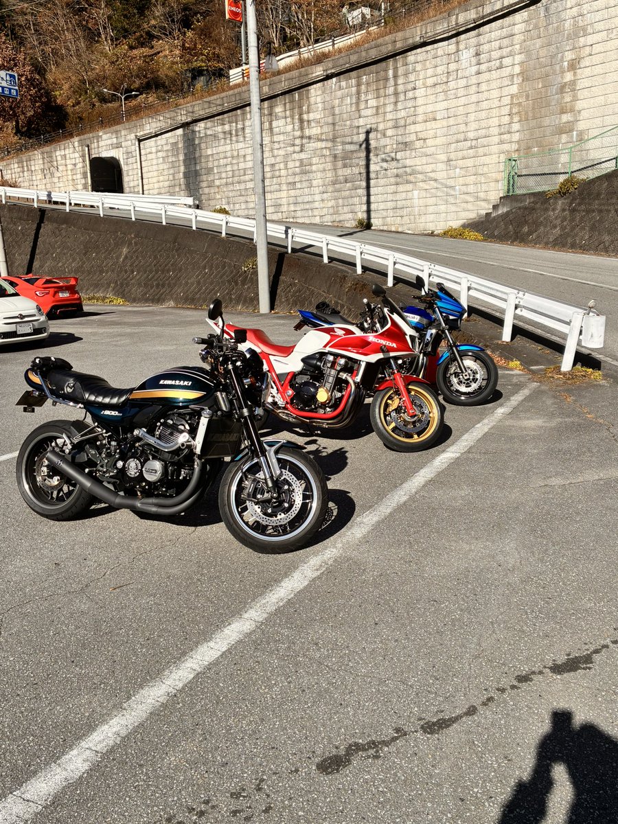 Fishing_RC's tweet photo. 今日は社内のウサギチーム（前回は亀さんチーム）に誘われて
8時出発
52号経由
奥多摩周遊道路
相模湖
山中湖
御殿場ICから東名高速道路
帰宅でした
総走行距離370km

B +COM2台と自分のASMAXも
無事に接続できて楽しいツーリングでした https://t.co/VWxlB4VCEK