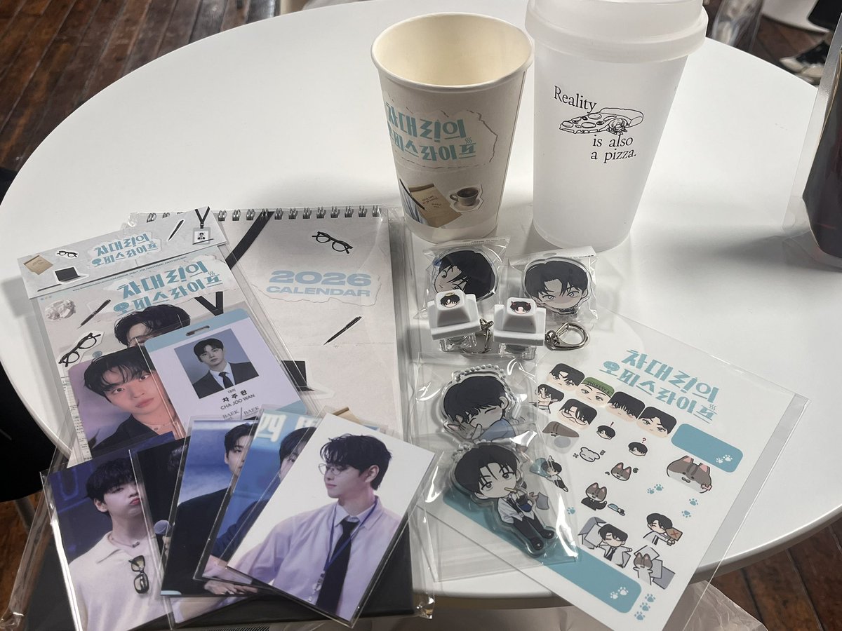 정말로 회사에 출근한 것 같은 미친(p) 디테일에 여기 뼈묻을 뻔했습니다,,🥹 차대리님 입사 4주년 축하드리고 대리님 대표님 될 때까지 파이팅(?

#차대리의_오피스라이프
#경_차대리_입사_4주년_축