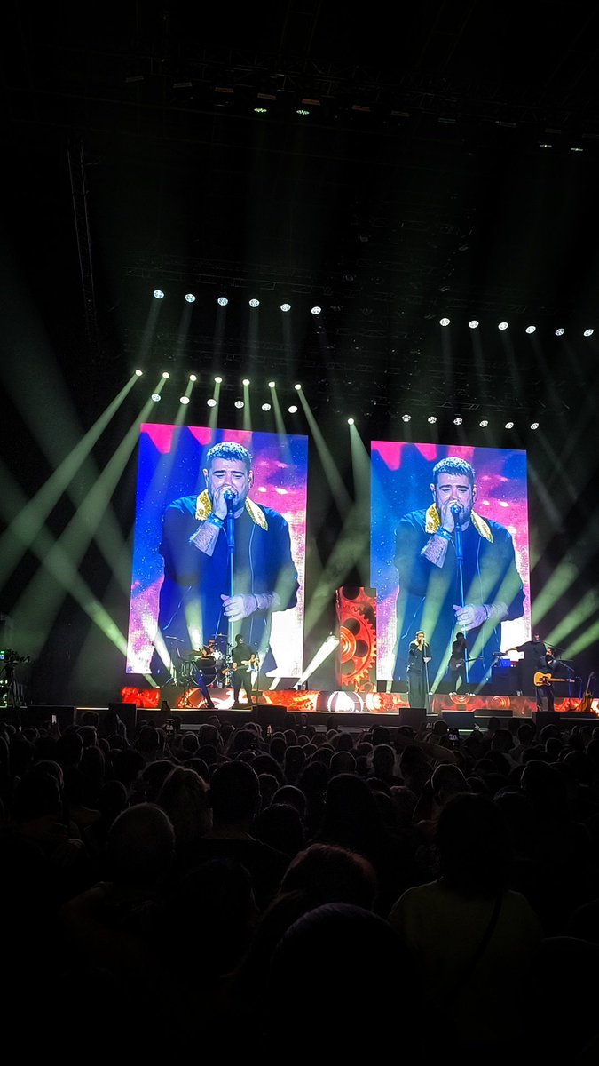 JSendarrubias's tweet photo. Nit memorable al Palau Sant Jordi de la mà d'Antonio Orozco.
#Concert 
#AntonioOrozco 
#Barcelona 
#LaGiraDeMiVidabarce
@PalauSantJordi https://t.co/h5Q5f5gjt5