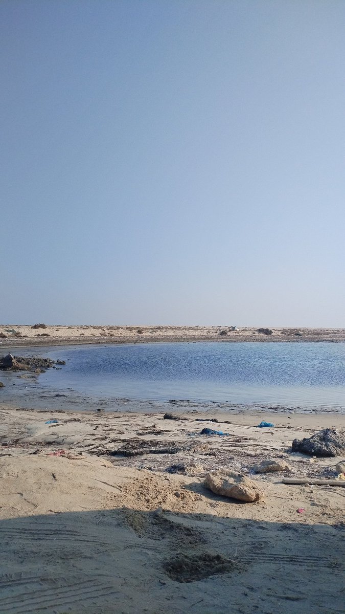 فديتك لاتبعثر اوراقي وتكشف المستور 
    فديتك  اترك اوراقي كماهي  لاتنبشها  
تراي انسان عندي احساس ولدي اشعور 
  فديتك لاتنبش بالسراير ولاتحاول تفركشها
مساعدبدير