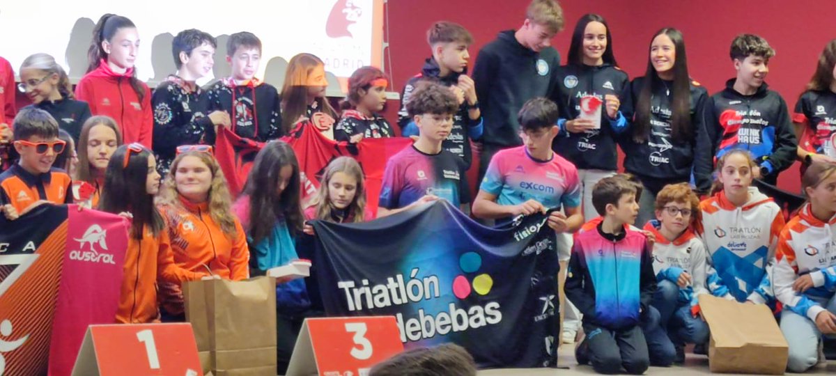 🔥 ¡EN EL TOP 10! 🔥
<a href="/trivaldebebas/">Triatlón Valdebebas</a> alcanza el 8º puesto entre los clubes escolares de la Comunidad de Madrid en la Gala FMTRI 2025.
Ver a nuestros peques recoger el premio = pura motivación. Esto es trabajo, familia y futuro.

🏊🚴🏃 Vamos a por más
#Triatlón #FMTRI #Valdebebas