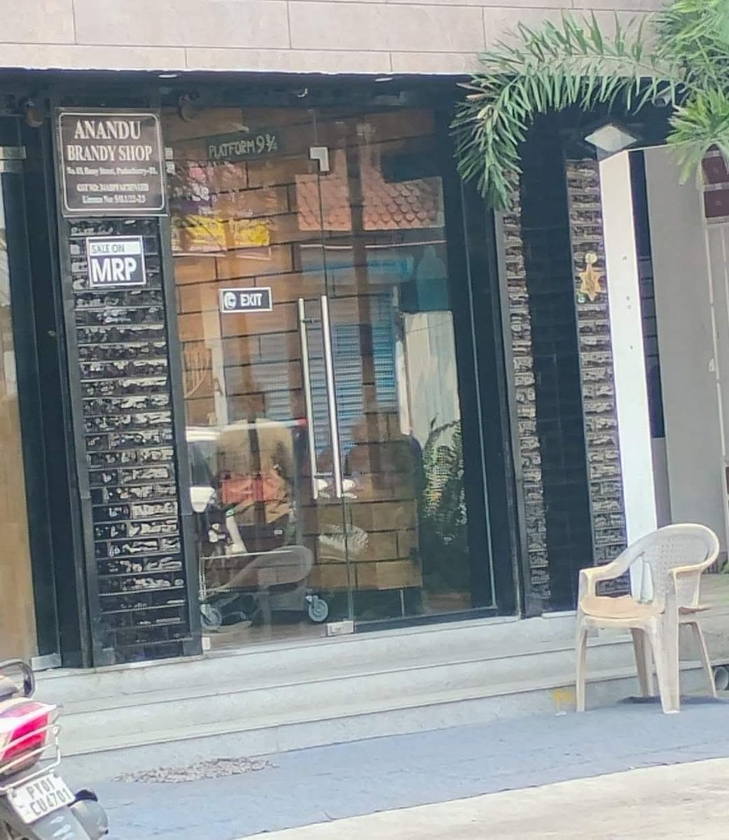 kumaranofficia's tweet image. #பாண்டிச்சேரியில்
தவெக புஸ்ஸி ஆனந்த் நடத்தும் மதுபான கடை..

போதை இல்லாத நாட்டை உருவாக்குவோம் - தலைமை தற்குறி அணிலாண்டி..😂😂😂
@BussyAnand 
@TVKVijayHQ