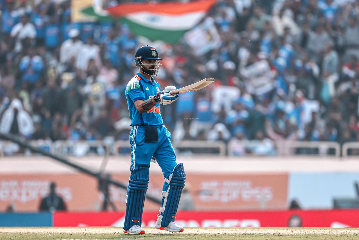 Shebas_10dulkar's tweet image. Test - 4,582 centuries
ODI - 2,203 centuries*
T20I - 215 centuries

𝗩𝗶𝗿𝗮𝘁 𝗞𝗼𝗵𝗹𝗶&apos;s Century now becomes the 𝟳𝟬𝟬𝟬th International century in Men’s cricket.