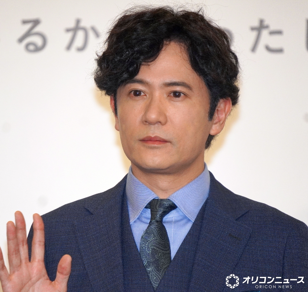 oricon's tweet photo. 新しい地図、SMAP解散から10年
気持ち新たに💭

稲垣「そんなに経ったんだな」

草なぎは“センター”に喜び
「3人のセンター！」
https://t.co/rDx71AWxRH

 #新しい地図 https://t.co/lqrrQ09FPA