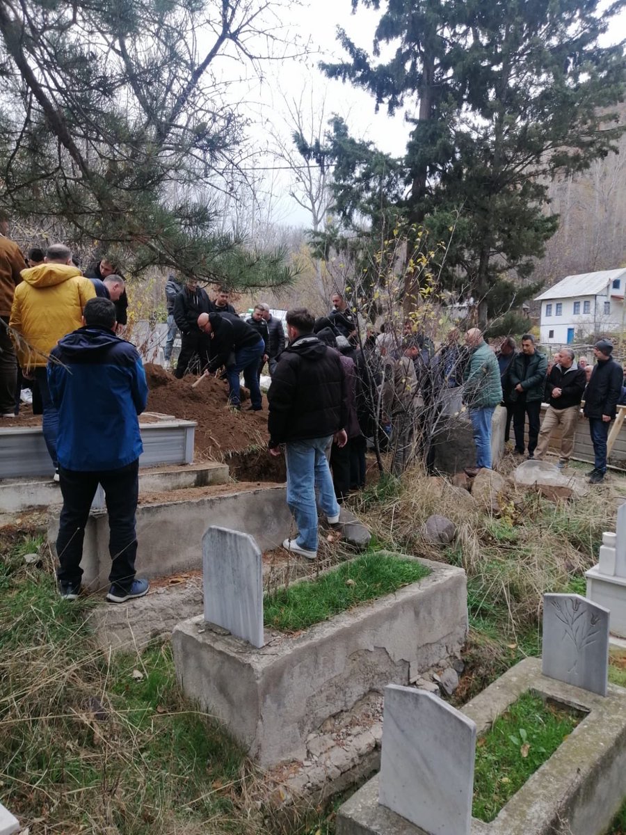 huseyinozturk_1's tweet photo. Ankara 1 No’lu Şube Başkanımız Merhum Ömer Kaluç kardeşimizi, memleketi Sivas’tan ebedi aleme yolcu eyledik. 

Rabbim mekanını cennet eylesin.

Ailesine, sevenlerine ve teşkilatımıza başsağlığı diliyorum. https://t.co/XtE5skCpqS