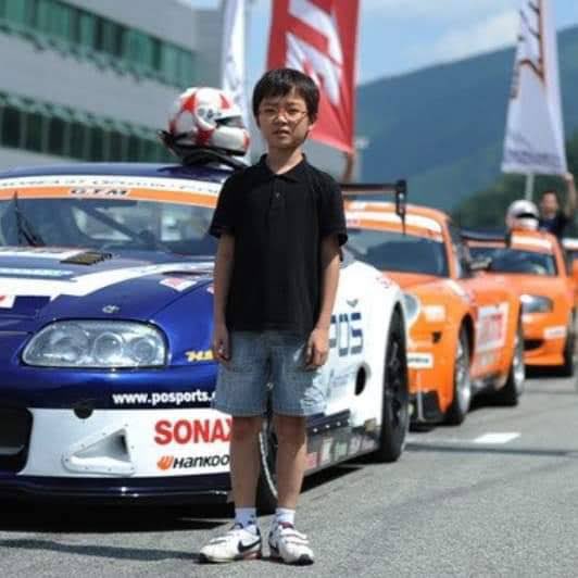 cbgstwt's tweet photo. “I really wanted to try being a racer when I was little.” and here’s little beomgyu coming with his dad on his races 🥹 https://t.co/H4R3LFn6xm