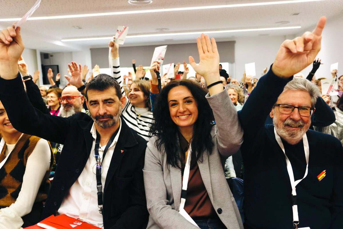 ¡¡Que grandes¡¡
Ayer, en la XIV Asamblea de IU, dijimos adios a <a href="/Asanzr/">Alvaro Sanz Remon 🔻</a> que, se va sin irse porque seguirá donde siempre. 
A la vez dijimos hola a <a href="/marta_abengo/">marta abengochea 🔻</a> que, aunque está donde siempre, llega a una nueva responsabilidad en <a href="/iu_aragon/">IU Aragón🔻✳️</a>.
¡¡Gracias Álvaro¡¡, ¡¡Gracias Marta¡¡