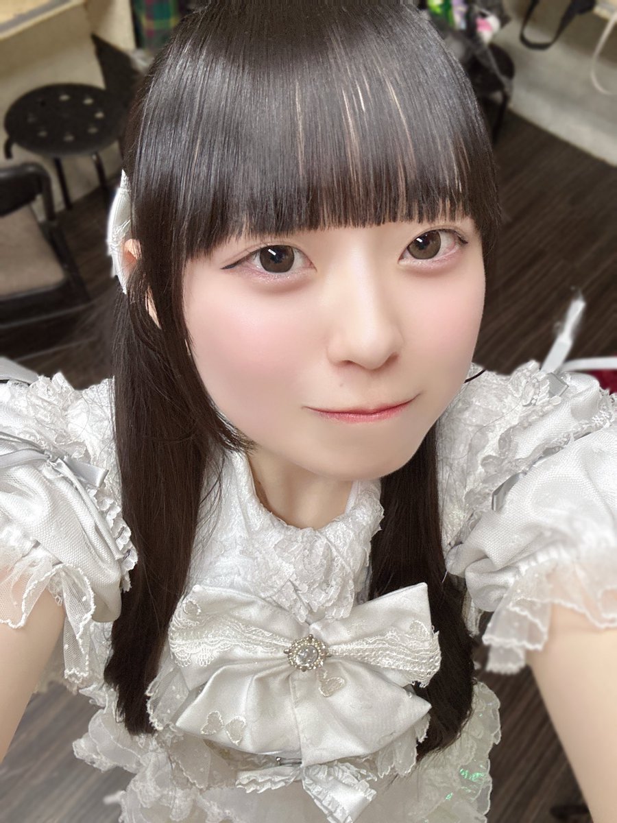 おはねる🤍 ねる思ったんだけどさ、みんなはねるとのチェキとか写メ