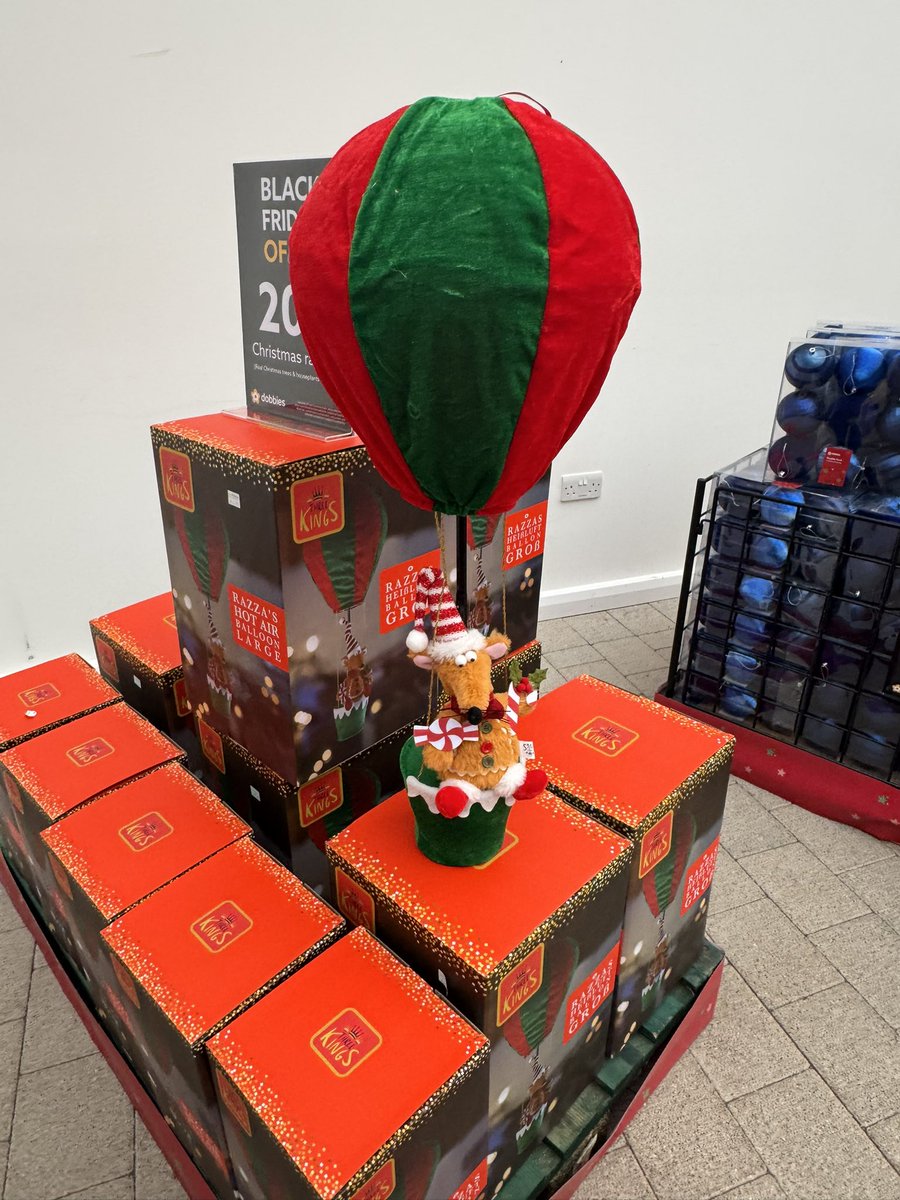 sheenz_m_'s tweet image. #AlphabetChallenge #WeekVforVowels
AI - The pic on the left is what I took in the garden centre. The pic on the right is what I created with just a few words in an app. Feckin scary really - but that’s my Christmas card sorted 😂