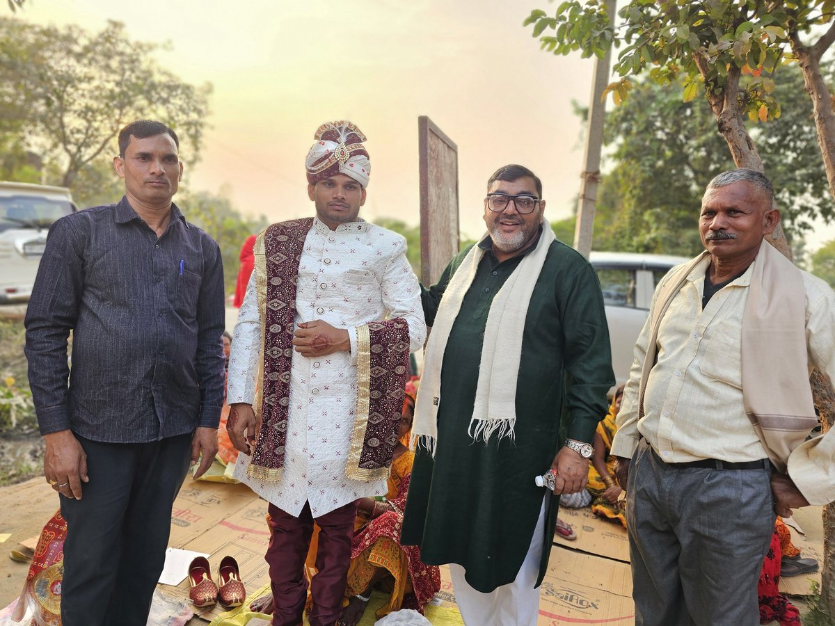 AltafAnsari356's tweet image. विधानसभा मऊ सदर 
पहसा जमालपुर अशोक चौहान के भाई की बारात में!
@samajwadiparty @yadavakhilesh