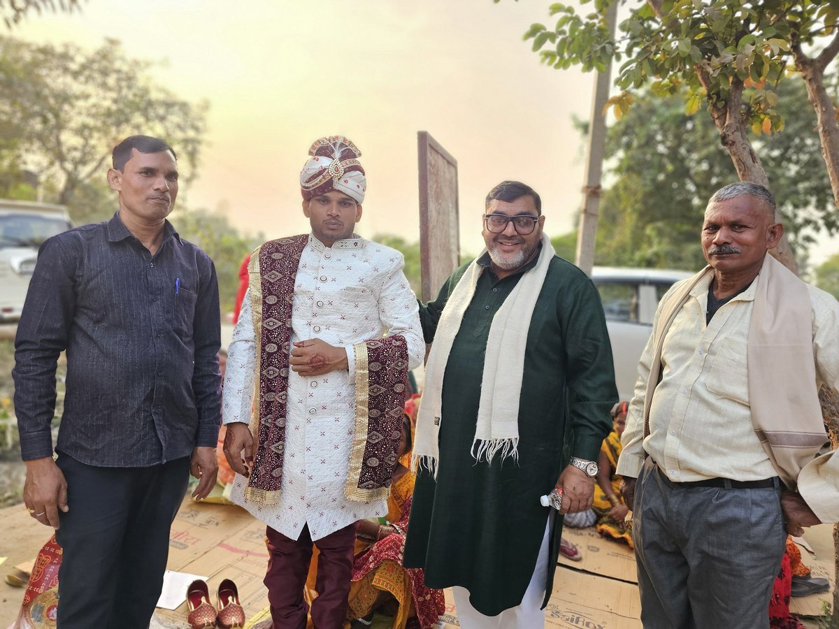 AltafAnsari356's tweet image. विधानसभा मऊ सदर 
पहसा जमालपुर अशोक चौहान के भाई की बारात में!
@samajwadiparty @yadavakhilesh