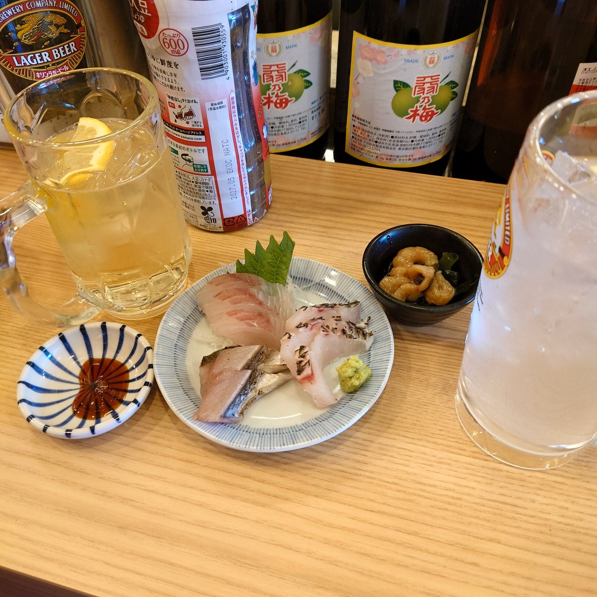 デリック☆なうからの晩杯屋！
コイチさんとカリクロさんのコラボは行かなければ……famさんも美味しかったしMカッセさんも前食べたオマール海老のやつめちゃんこ美味しかったので、ぶたのほし帰りの旦那と行ってきました！全部美味しかった〜！！そして晩杯屋近所に欲しい