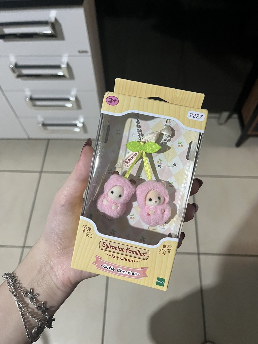 kyugoth's tweet image. gente 😭😭😭 finalmente consegui as cerejinhas nem acredito